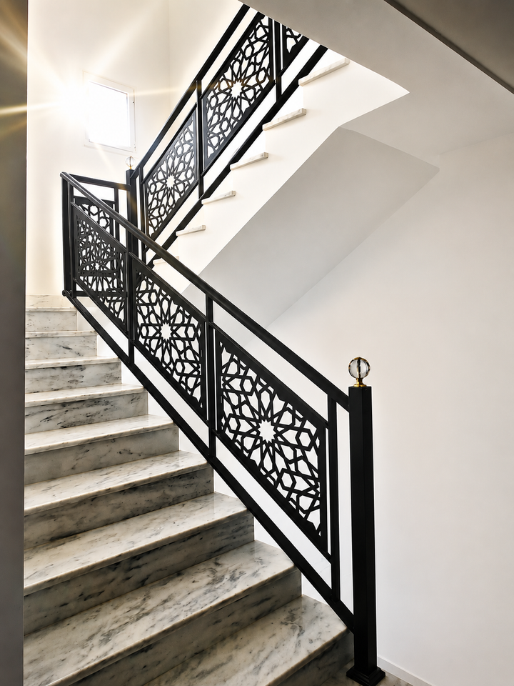 Modern Decorative Metal Stair Railing with Elegant Marble Steps