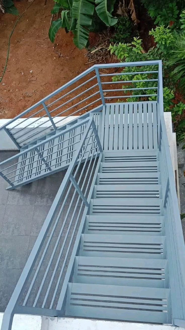 Modern Outdoor Steel Staircase with Landing Platform & Safety Railings