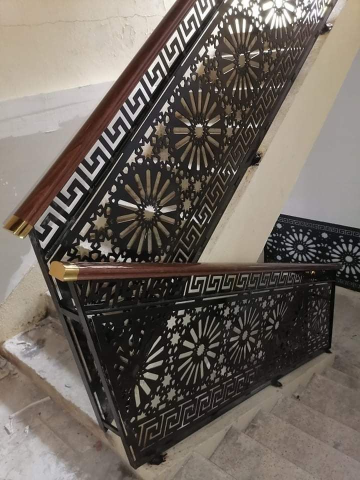 Luxury Decorative Metal Stair Railing with Wooden Handrail